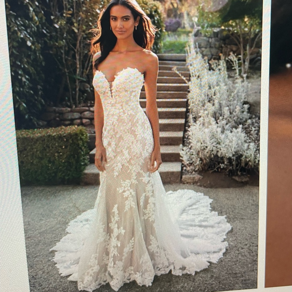 Allure Bridals Elegant Lace Wedding Dress in White and Cream